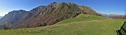 51 Verde pianoro pascolivo di Baita Campo (1442 m) con vista ad ovest verso Cancervo e Venturosa